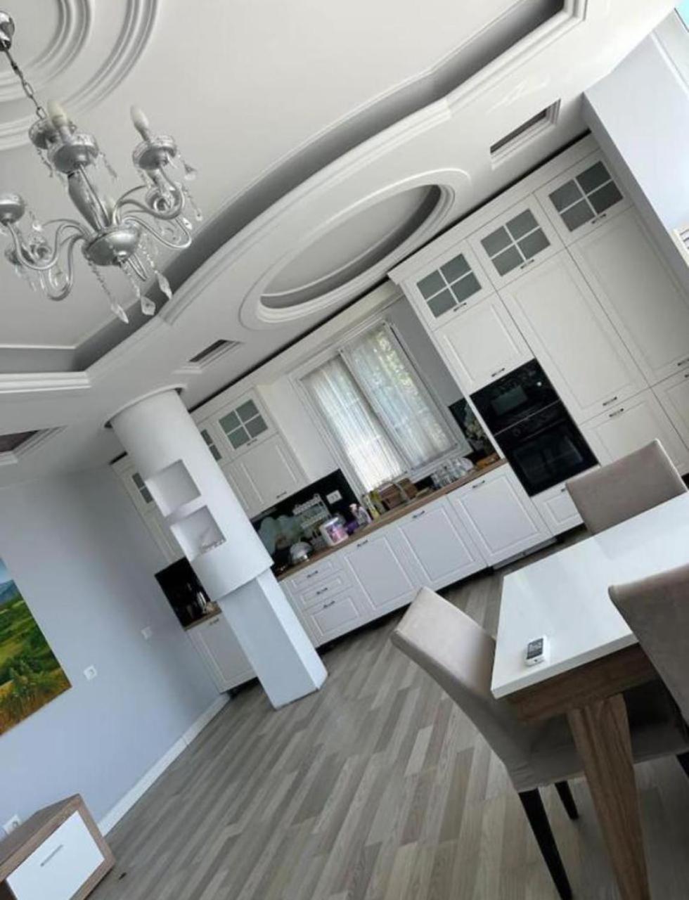 Kino Apartment Тирана Экстерьер фото