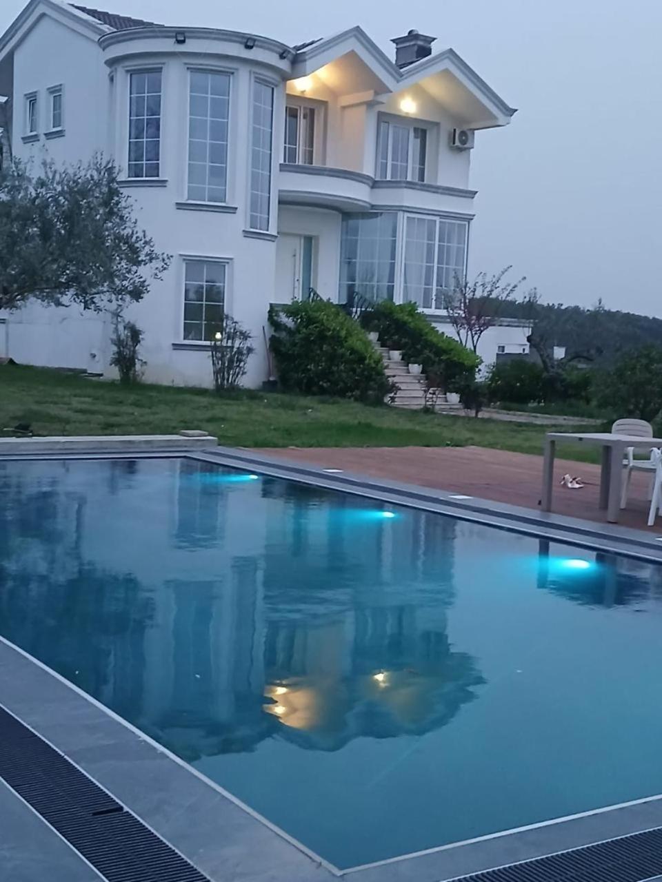 Kino Apartment Тирана Экстерьер фото