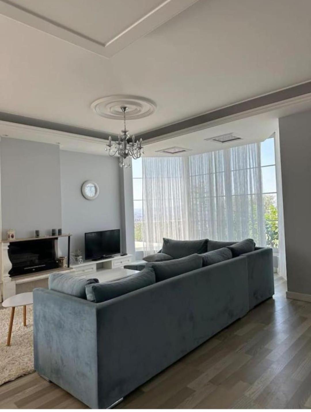 Kino Apartment Тирана Экстерьер фото